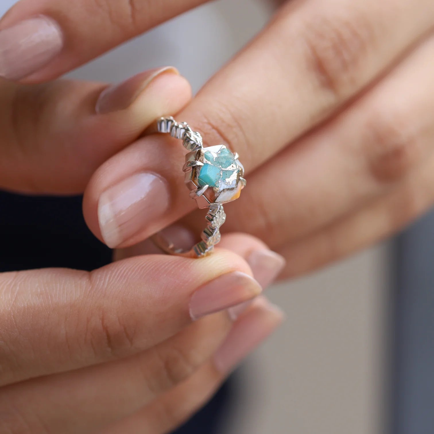 Sierra Hexagon Oyster Turquoise with Leaves Band