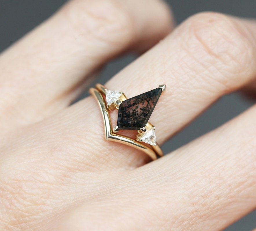 Avery Kite Moss Agate Ring With Chevron Band