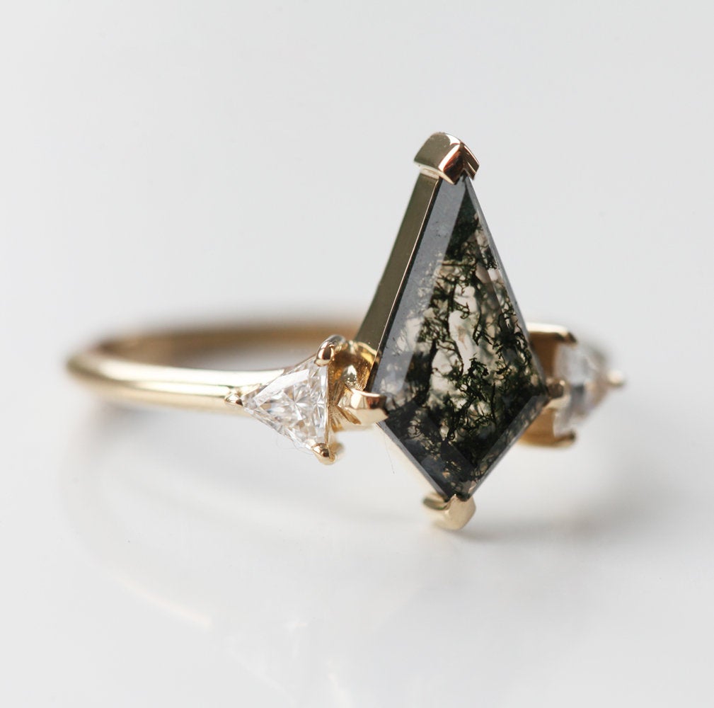 Avery Kite Moss Agate Ring With Chevron Band