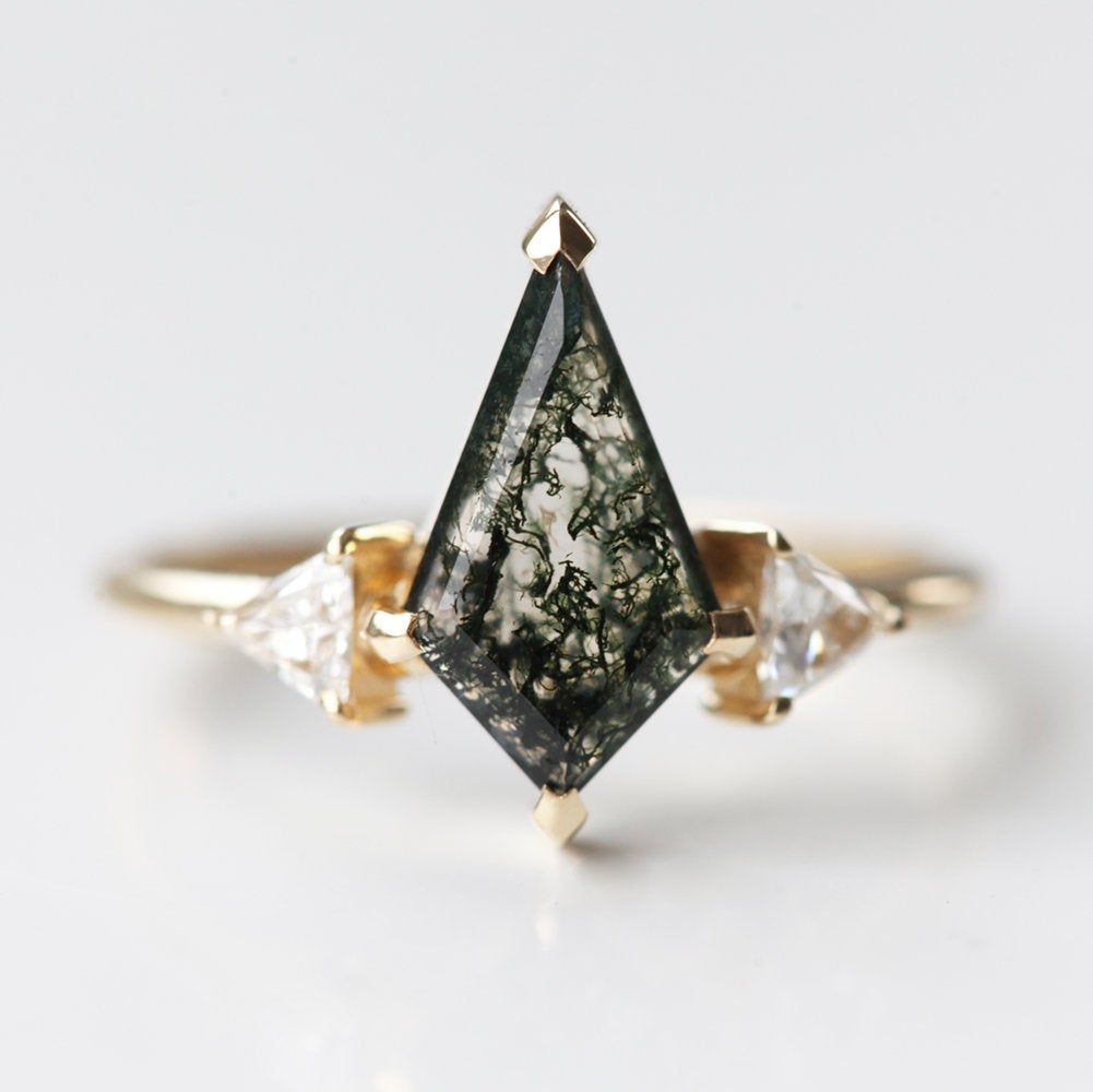 Avery Kite Moss Agate Ring With Chevron Band