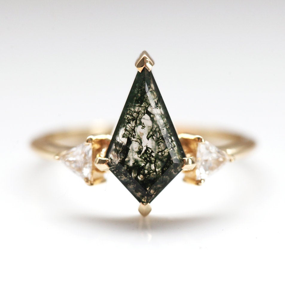 Avery Kite Moss Agate Ring With Chevron Band