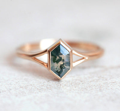 Hexagon Solitaire Moss Agate Ring with Chevron Band