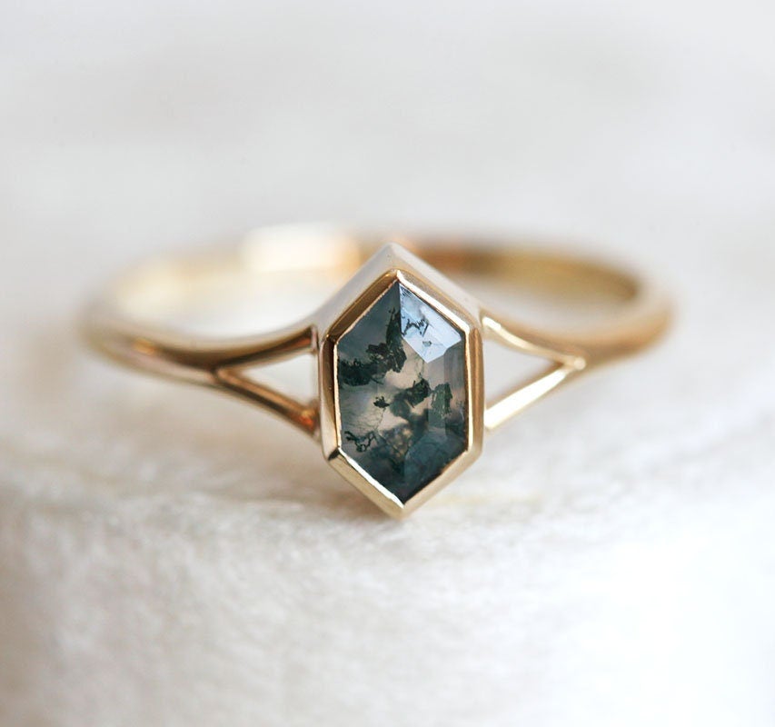 Hexagon Solitaire Moss Agate Ring with Chevron Band