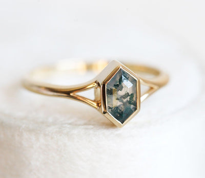 Hexagon Solitaire Moss Agate Ring with Chevron Band