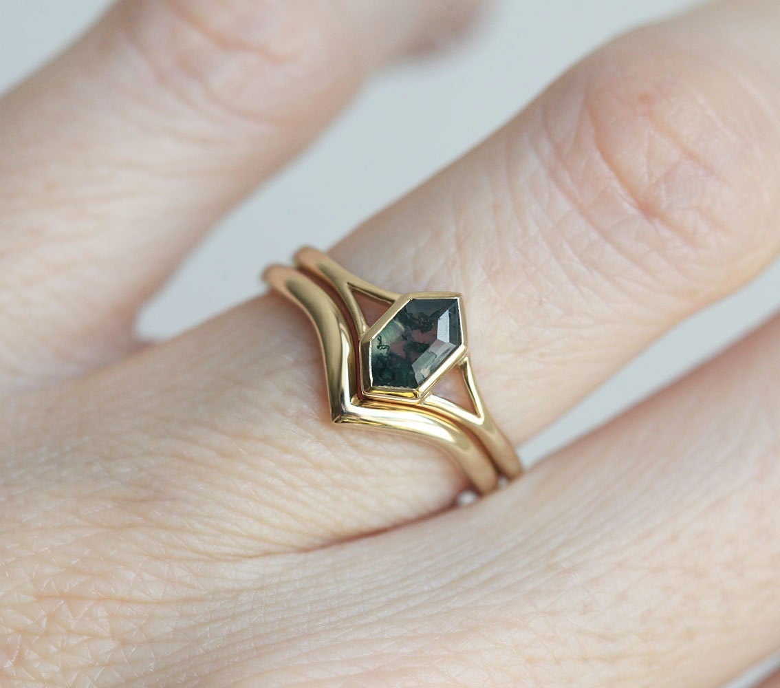 Hexagon Solitaire Moss Agate Ring with Chevron Band