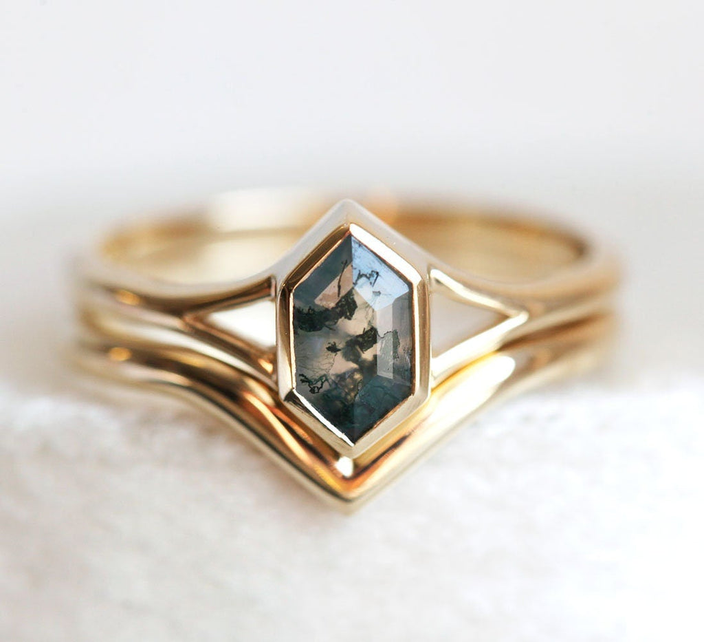 Hexagon Solitaire Moss Agate Ring with Chevron Band