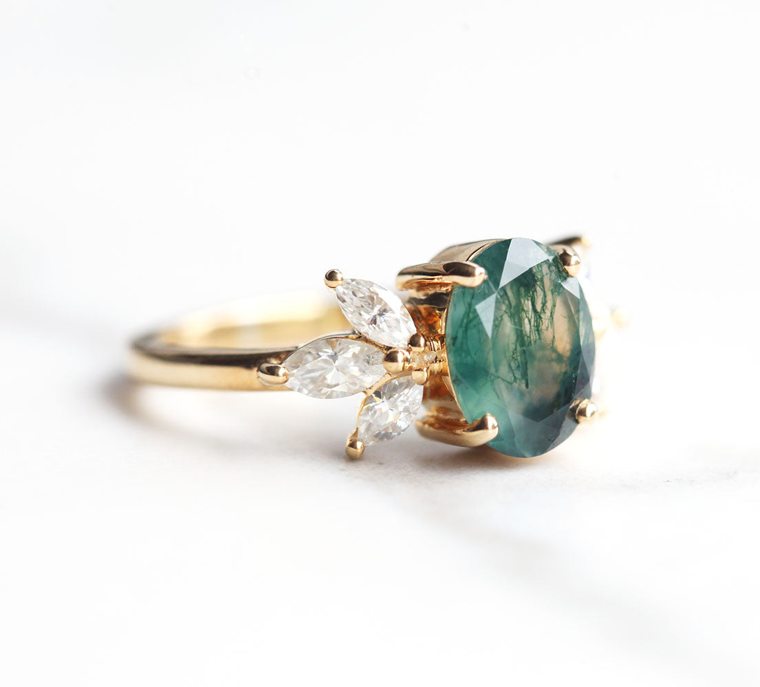 Meghan Oval Moss Agate Ring with Petal Side Moissanite