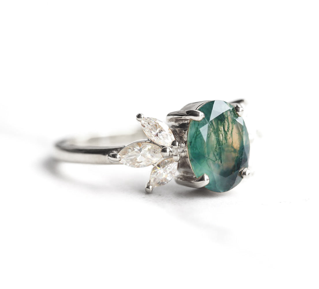 Meghan Oval Moss Agate Ring with Petal Side Moissanite